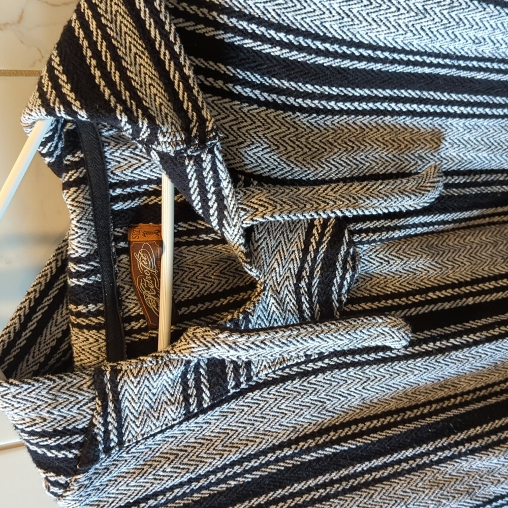 Mexican Sweater - Picture 2 of 3